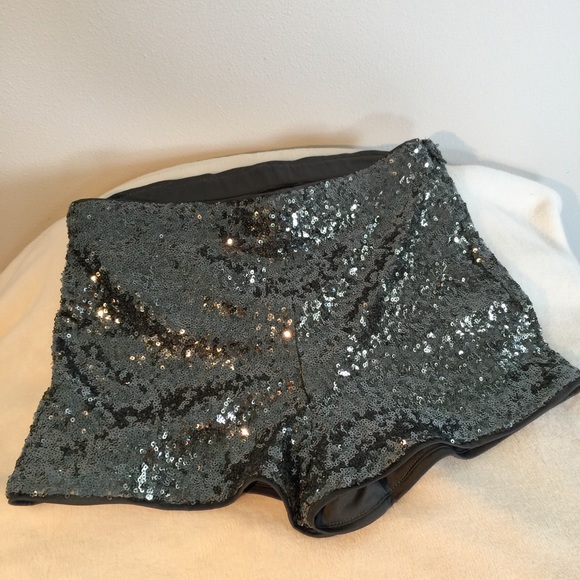 🛍Forever 21✨ Glittery Shorts plus bonus shorts - Picture 4 of 8